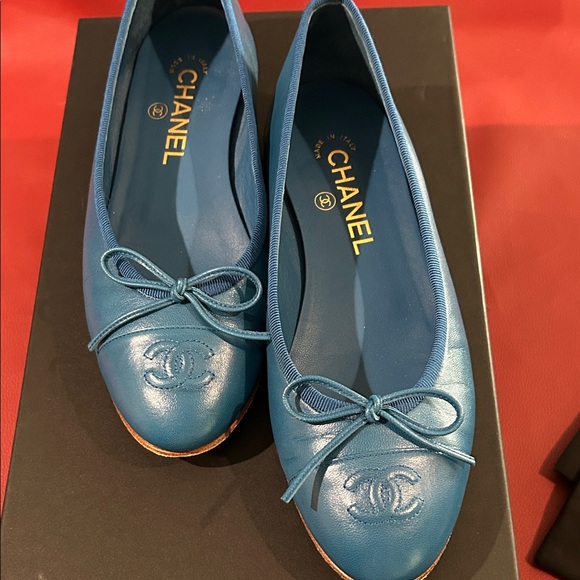 CHANEL Teal Leather Loafers with Bow - Picture 1 of 10